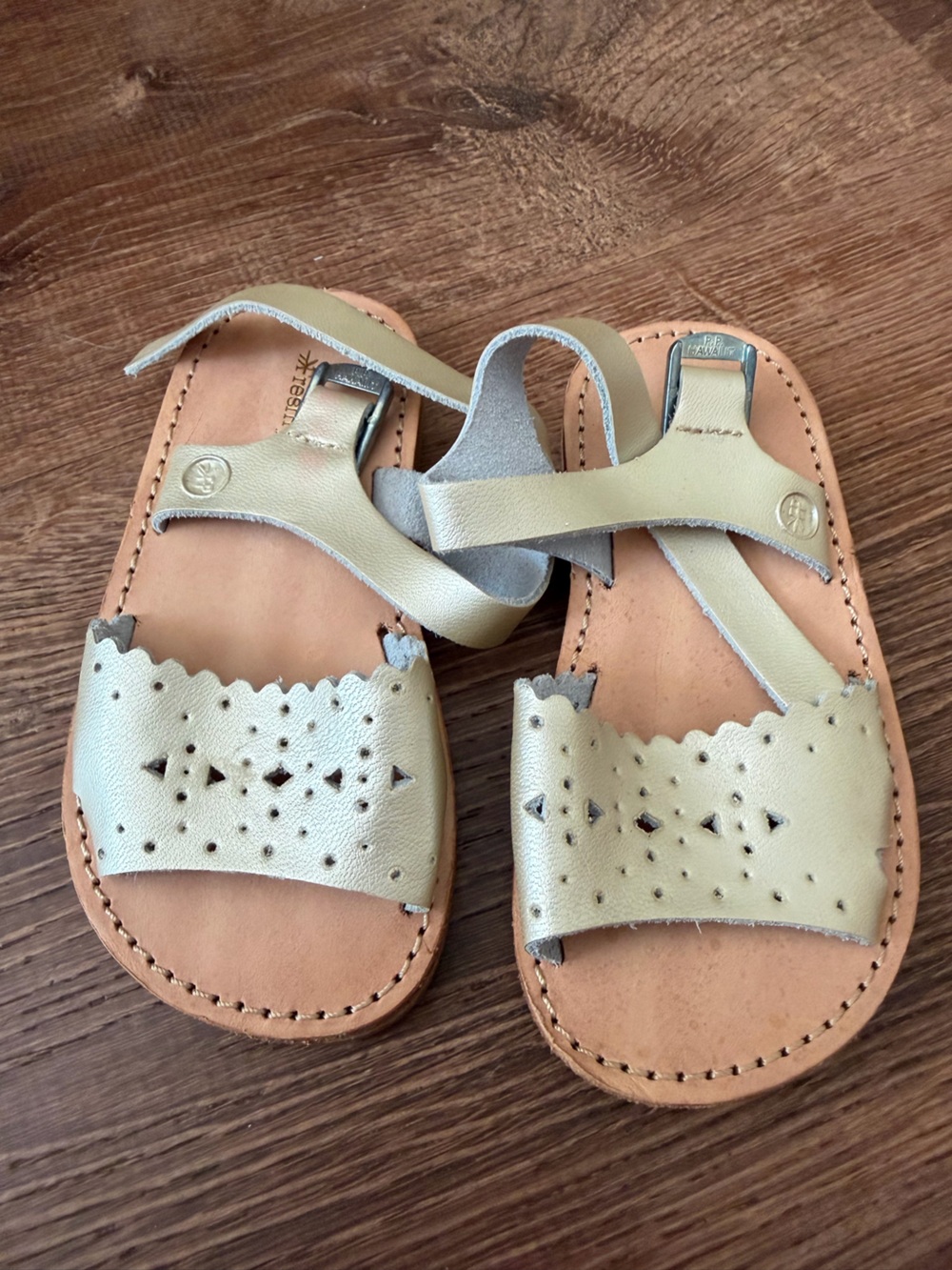 Freshly Picked Leather Scalloped Strap Sandals